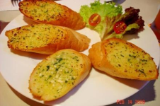Bánh Mỳ Nướng Bơ Tỏi